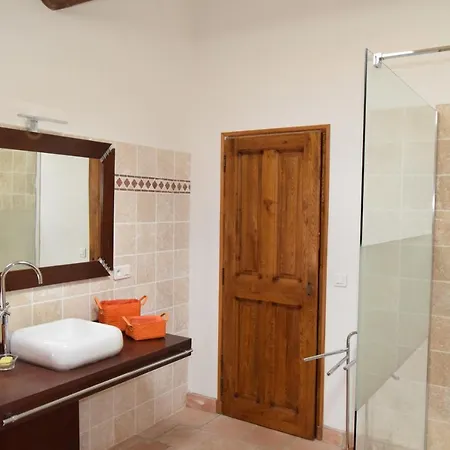 Accent Immobilier - Mas Des Pelerins, Piscine, 13 Pers * Eygalieres (Bouches-du-Rhone)
